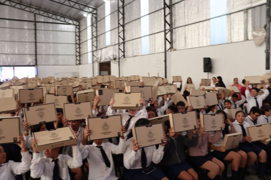 Más de 700 alumnos de Lavalle recibieron netbooks del programa "Incluir Futuro"