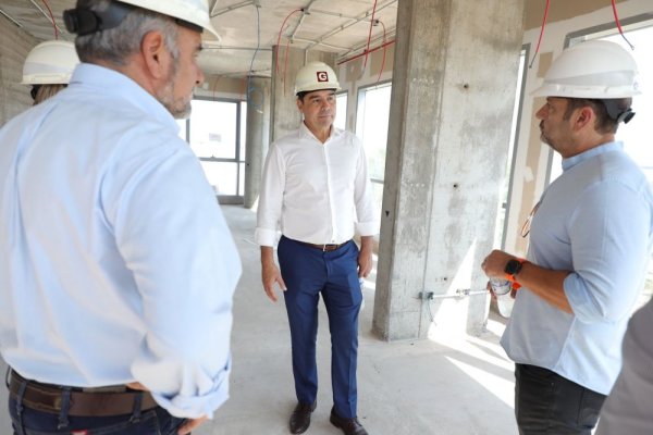 Valdés recorrió la obra en construcción del Hotel Marriott